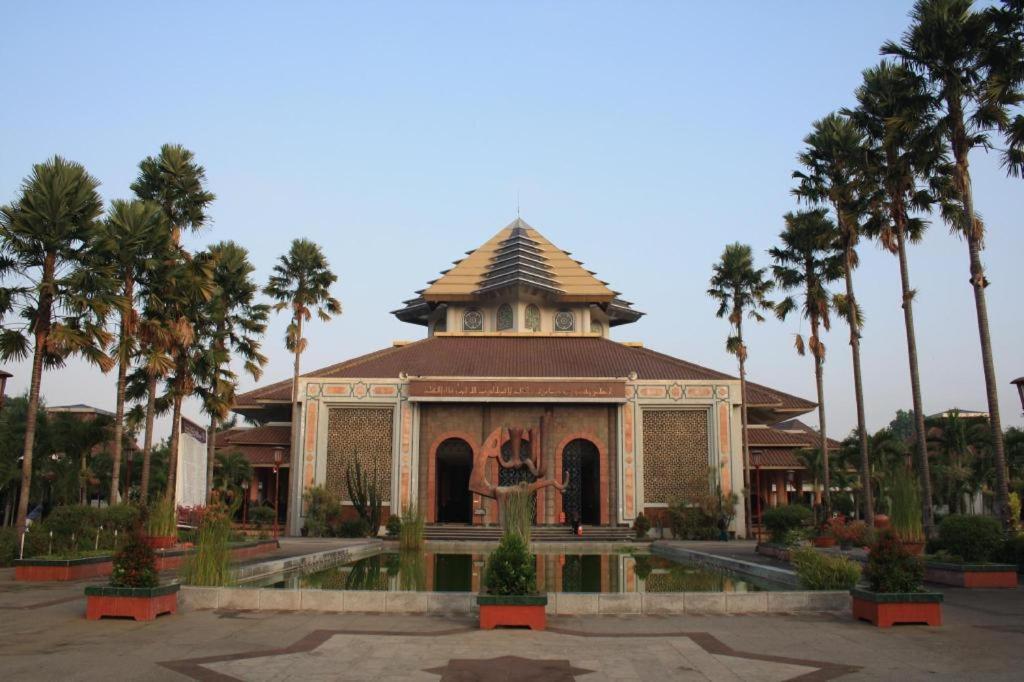 Grand Senyum Hotel Yogyakarta Exterior photo